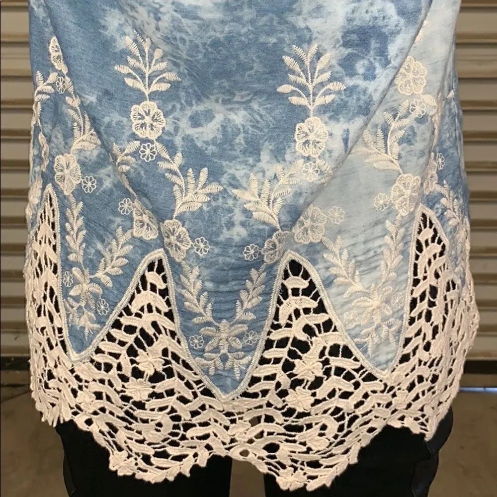 🛍️INC size 0 denim looking top with lace accent - Picture 6 of 7